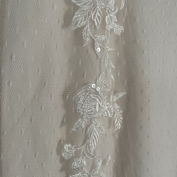 Brand New- Never Worn Wedding Dress - Picture 8 of 9